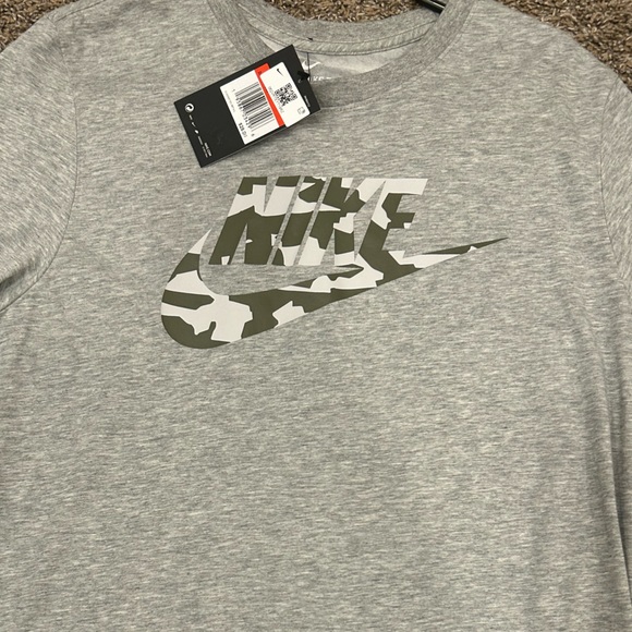 2 men’s Nike shirt size large that are new with tags - Picture 3 of 5